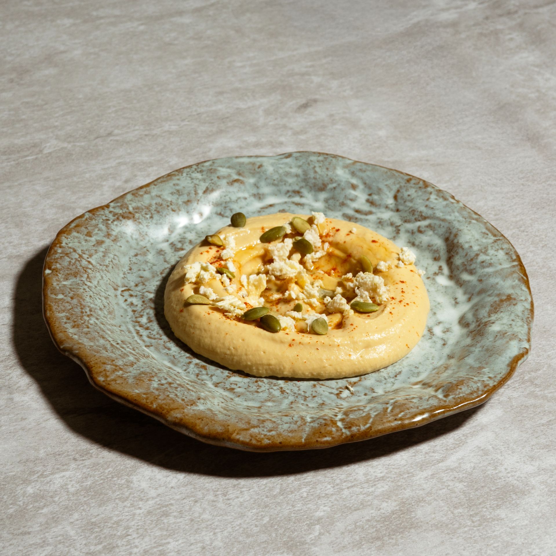 Hummus Ancestral con feta y miel